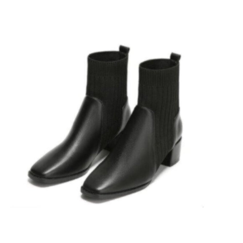 Like New Womens EU Size 38, US Size 7 C. Paravano Black Ankle Boots